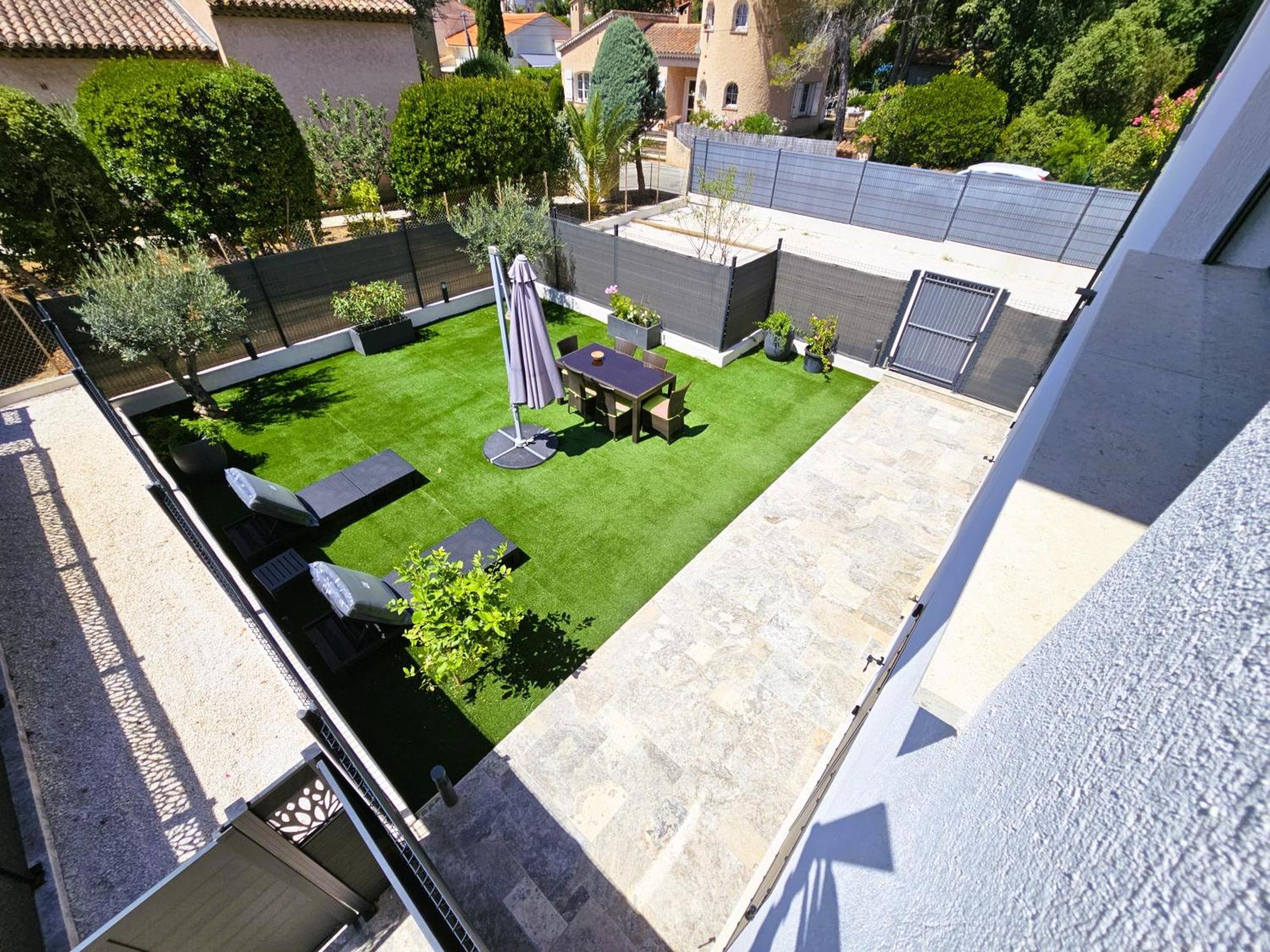 Etoile Du Berger Saint Aygulf 3 Villas Et 4 Appartements Jardin Individuel Et Piscine Chauffee En Saison - La Mer Et Les Plages 450 M Exterior foto